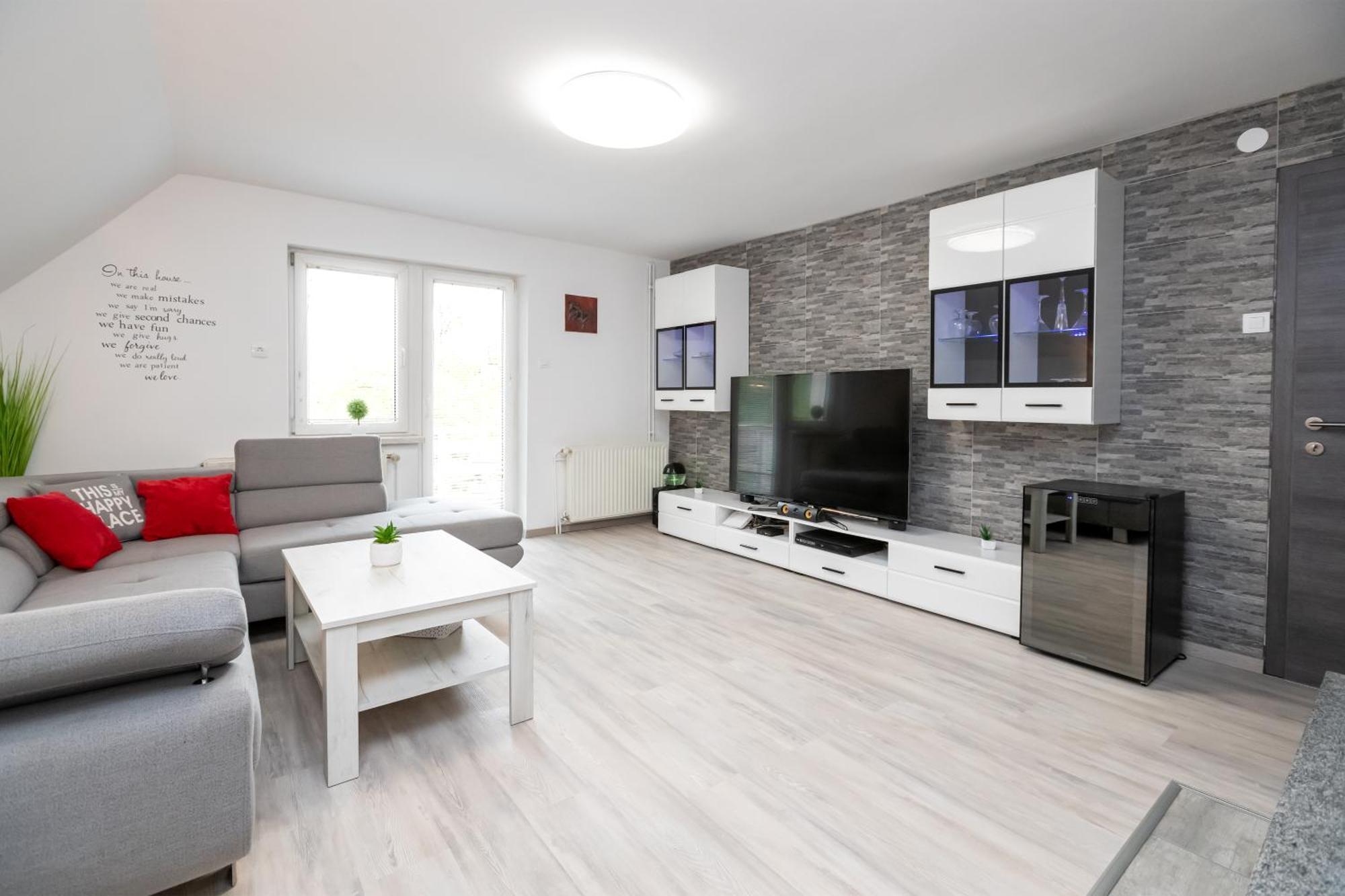 Apartmaji Pri Jozu بوينج المظهر الخارجي الصورة